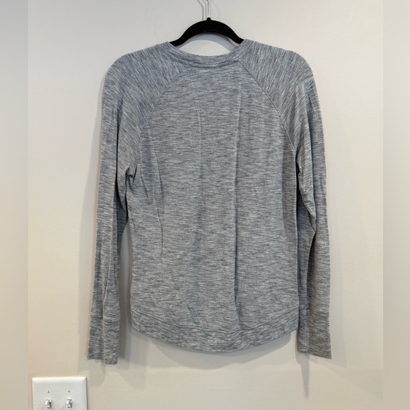 🔥Athleta Women’s Long Sleeve Top Size M EUC🔥 - Picture 2 of 6